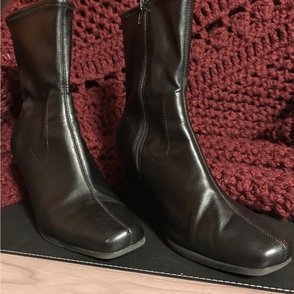 Aerosoles black heeled boots